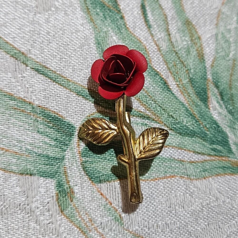 vintage cottagecore romantic red rose gold tone brooch